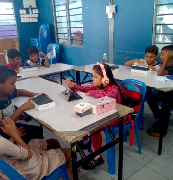 online class with headphones